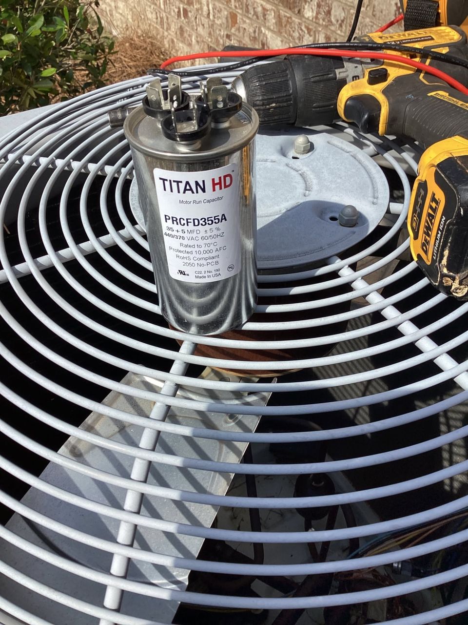 Dual Capacitor Replaced on a Carrier AC Unit – photo 2