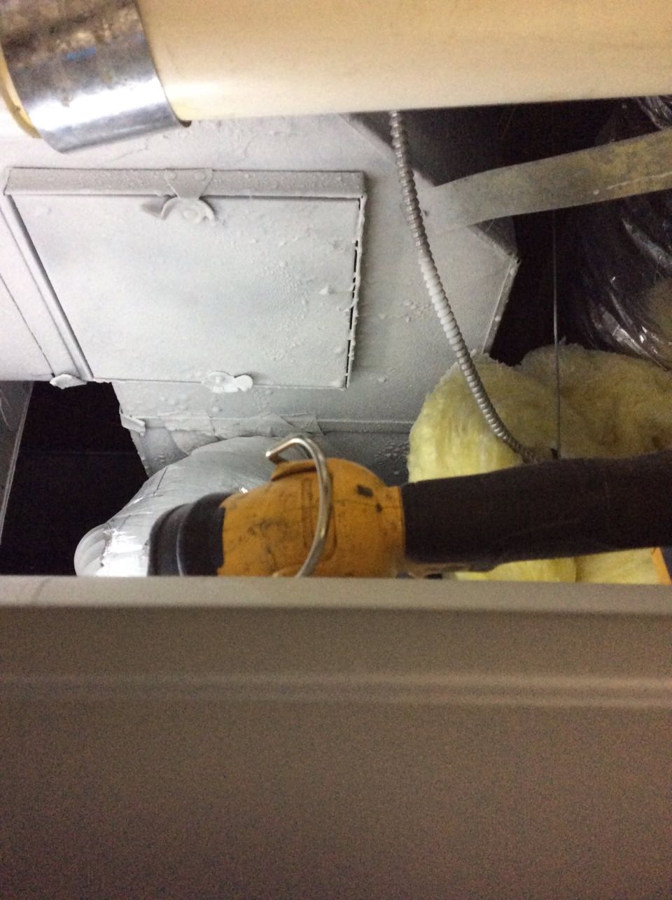 Sweating Ductwork Insulated – photo 2